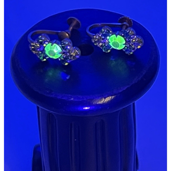 Austrian Green & AB Coated Rhinestone Gold Tone Screw Back MCM 1960s Earrings - Picture 8 of 8